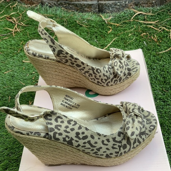 Me Too Shoes Wedges - Picture 8 of 17